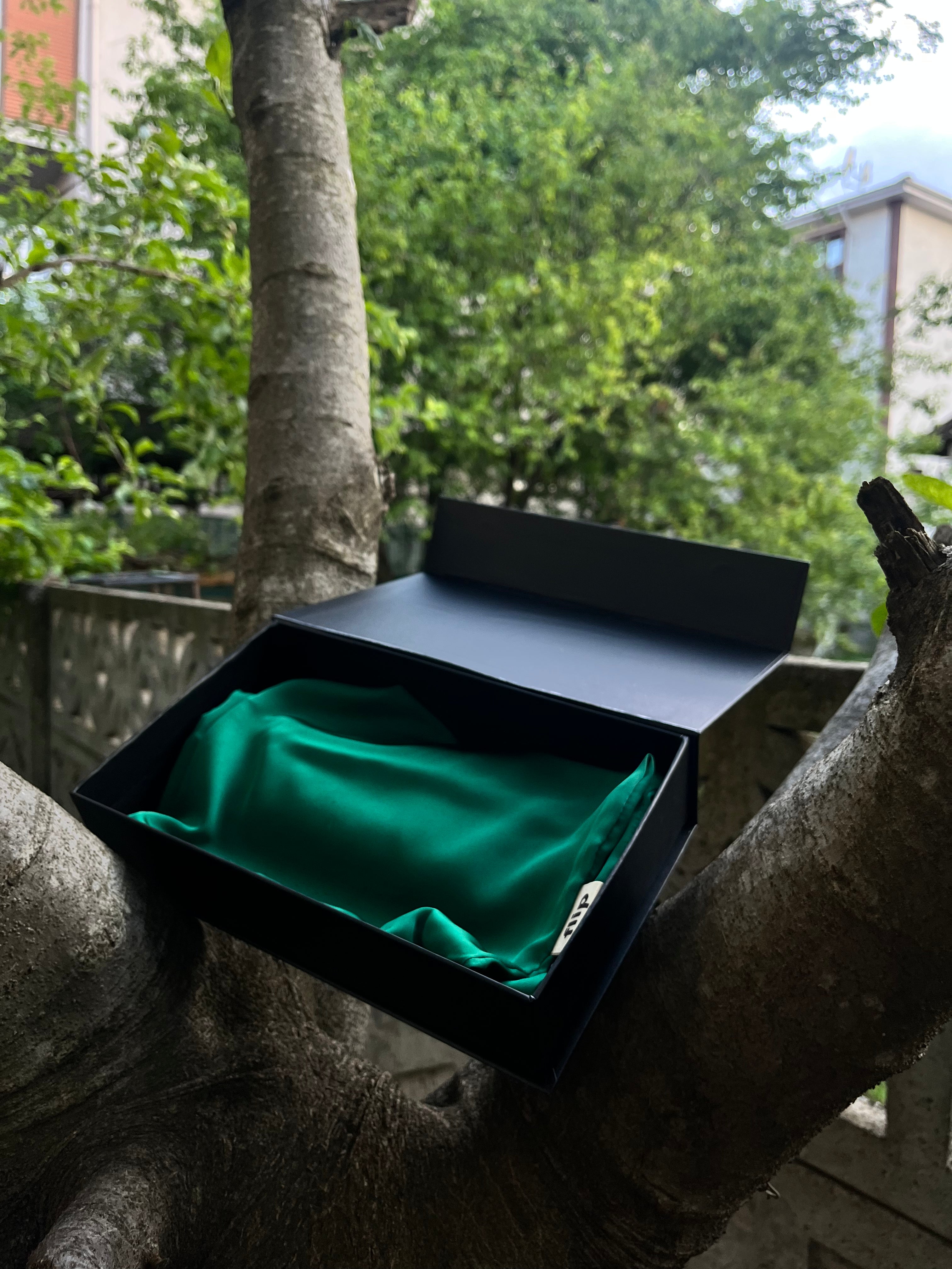 Dut İpek Zümrüt Yeşil Premium Yastık Kılıfı