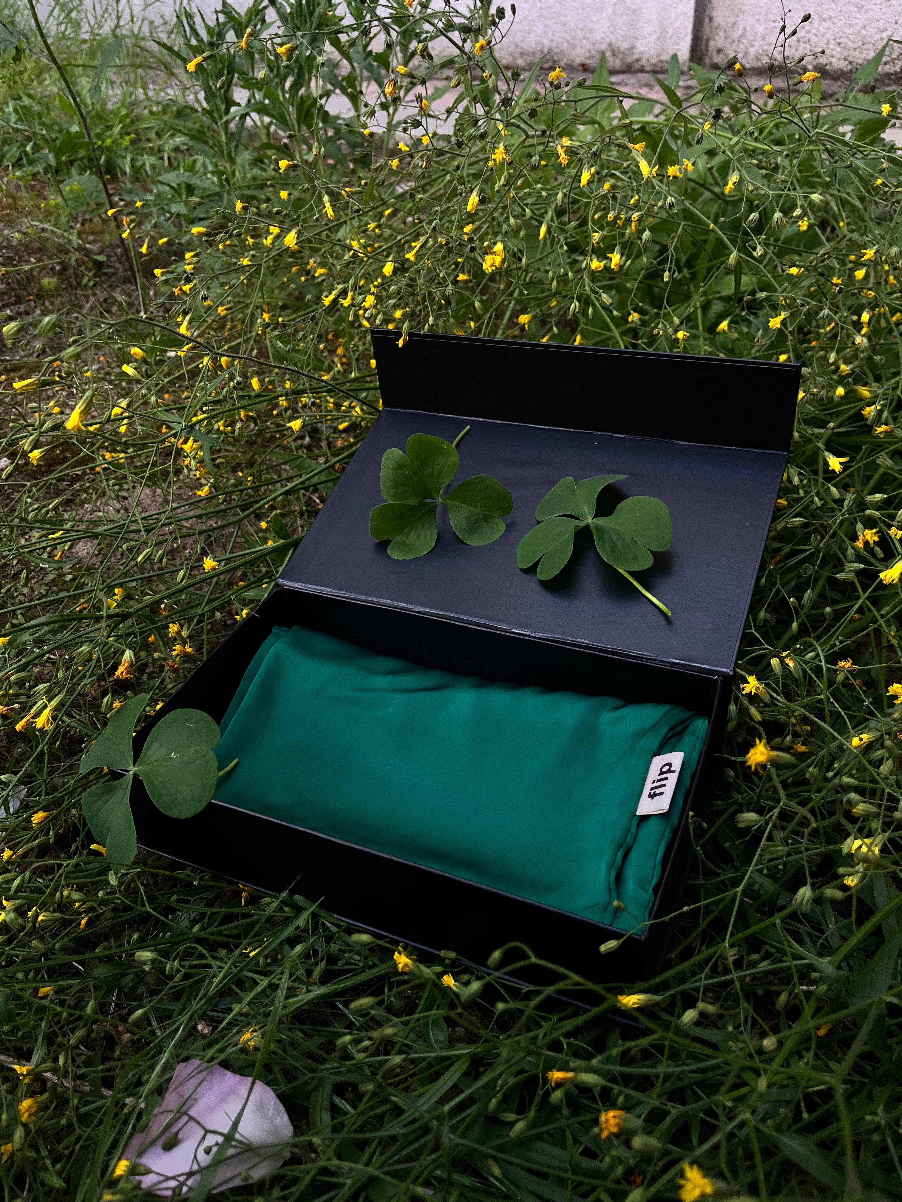 Dut İpek Zümrüt Yeşil Premium Yastık Kılıfı