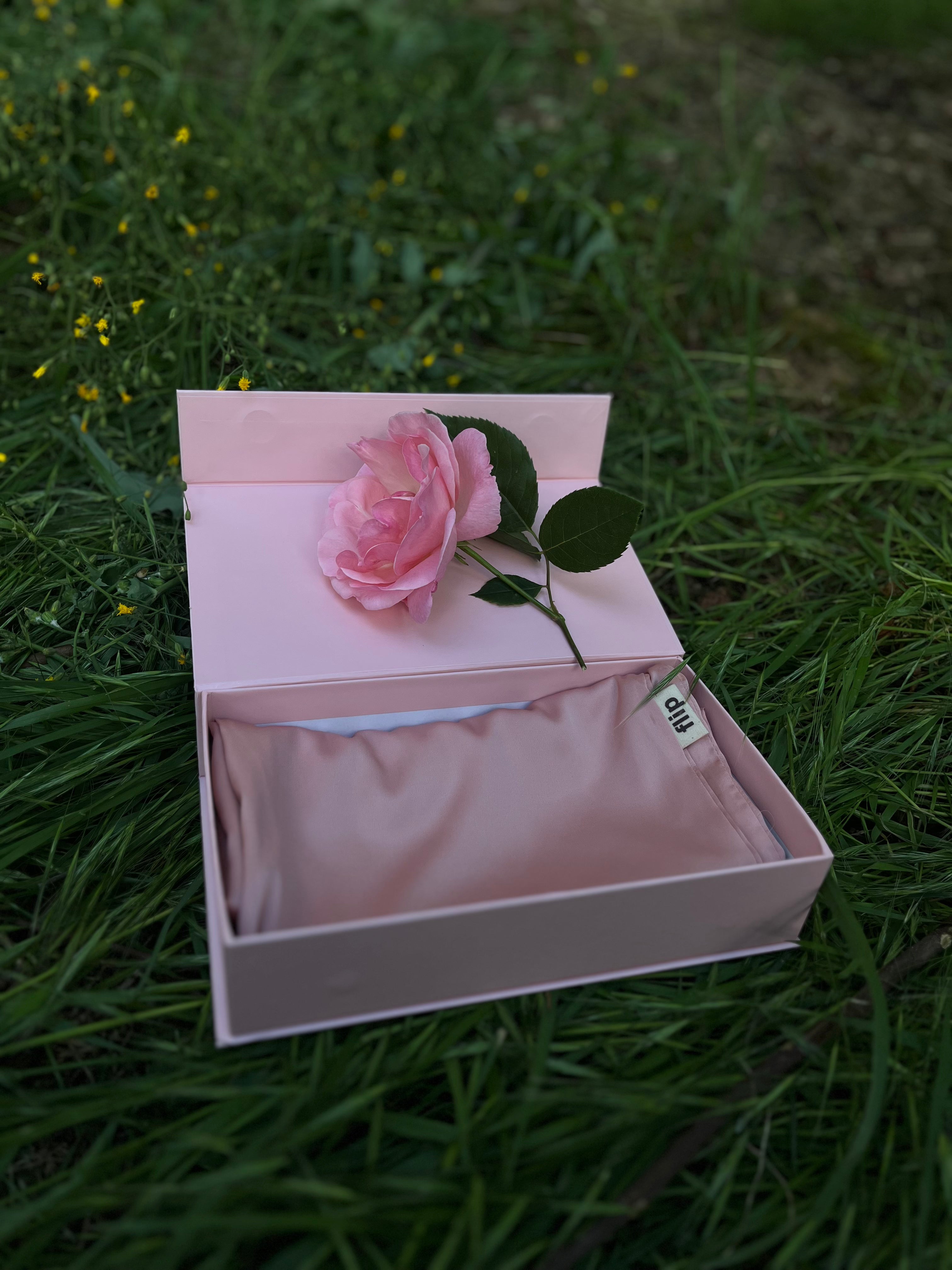 Dut İpek Toz Pembe Fermuarlı Yastık Kılıfı