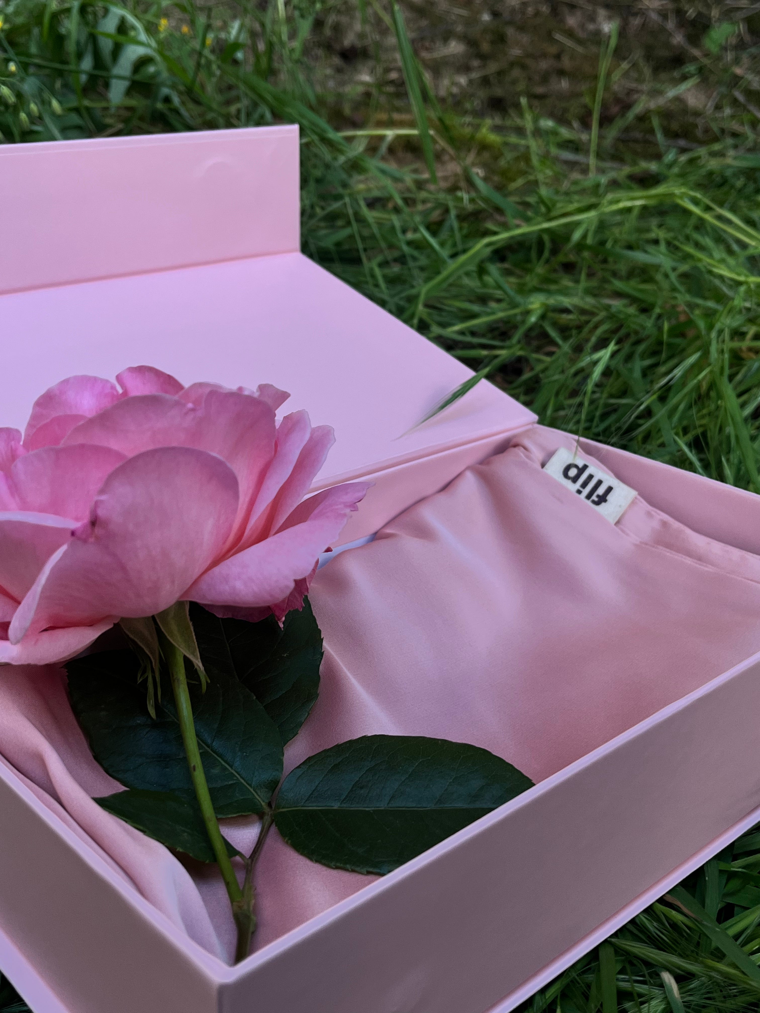 Dut İpek Toz Pembe Fermuarlı Yastık Kılıfı