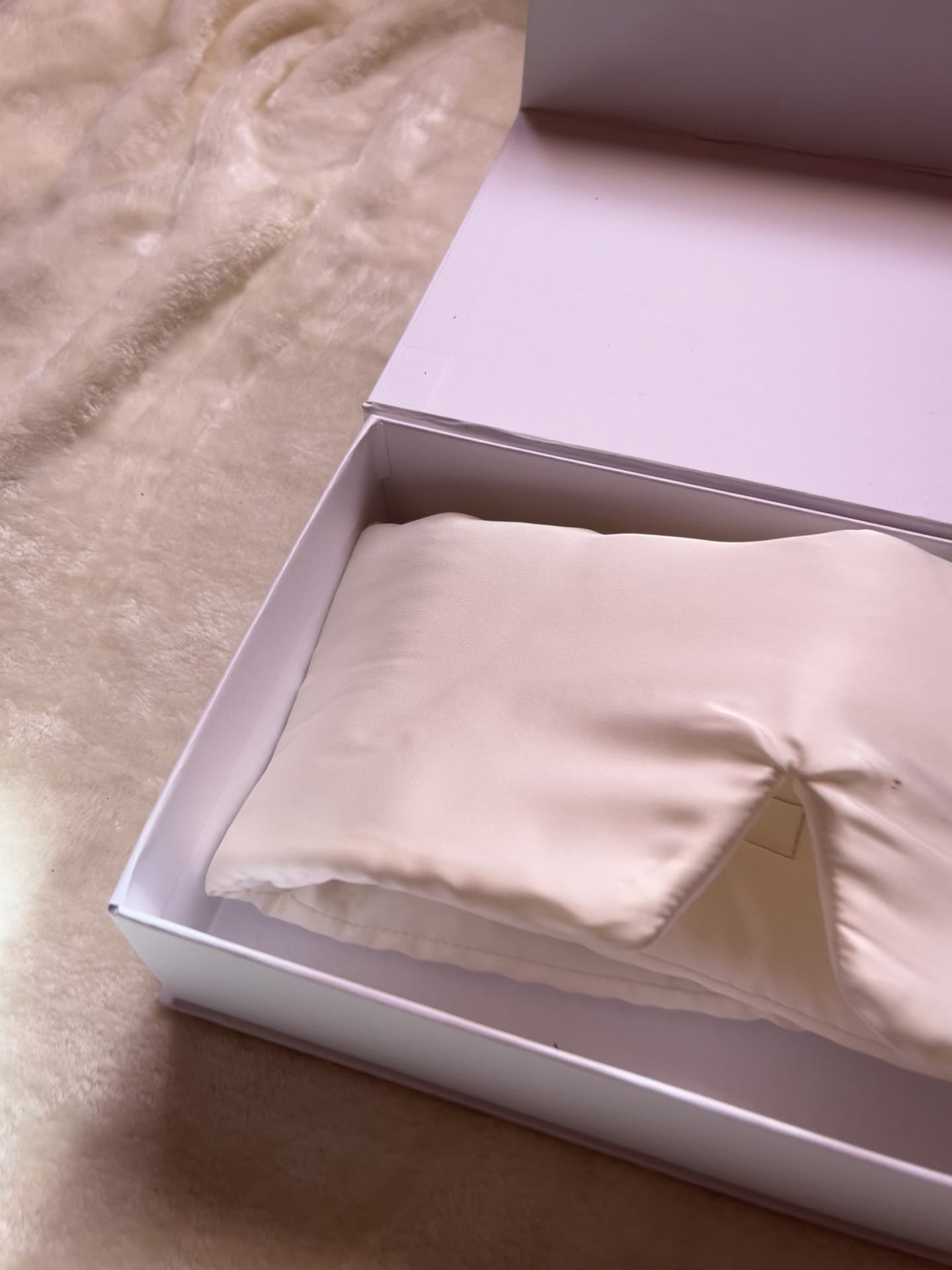 Dut İpek Beyaz Uyku Maskesi