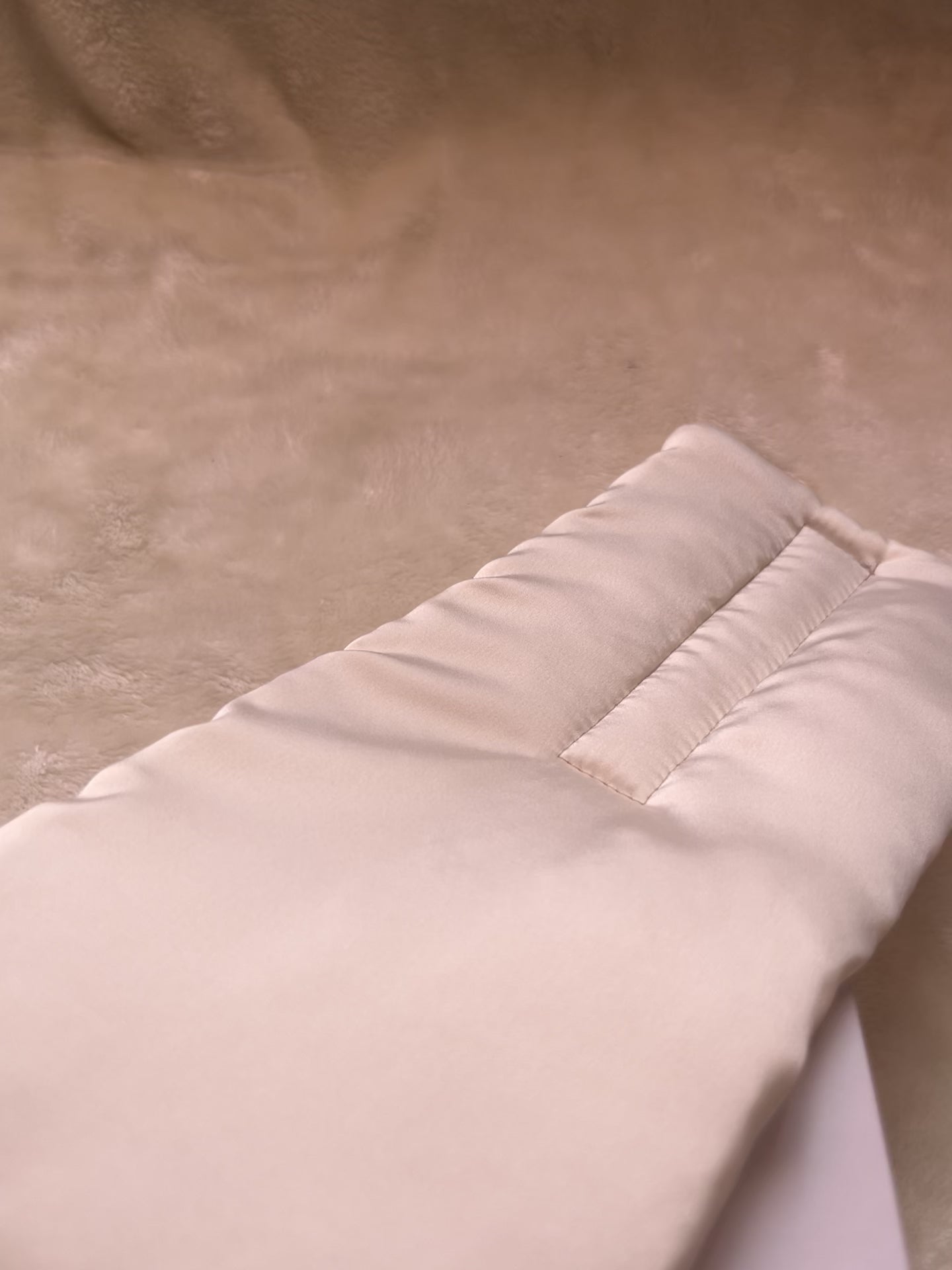 Dut İpek Beyaz Uyku Maskesi