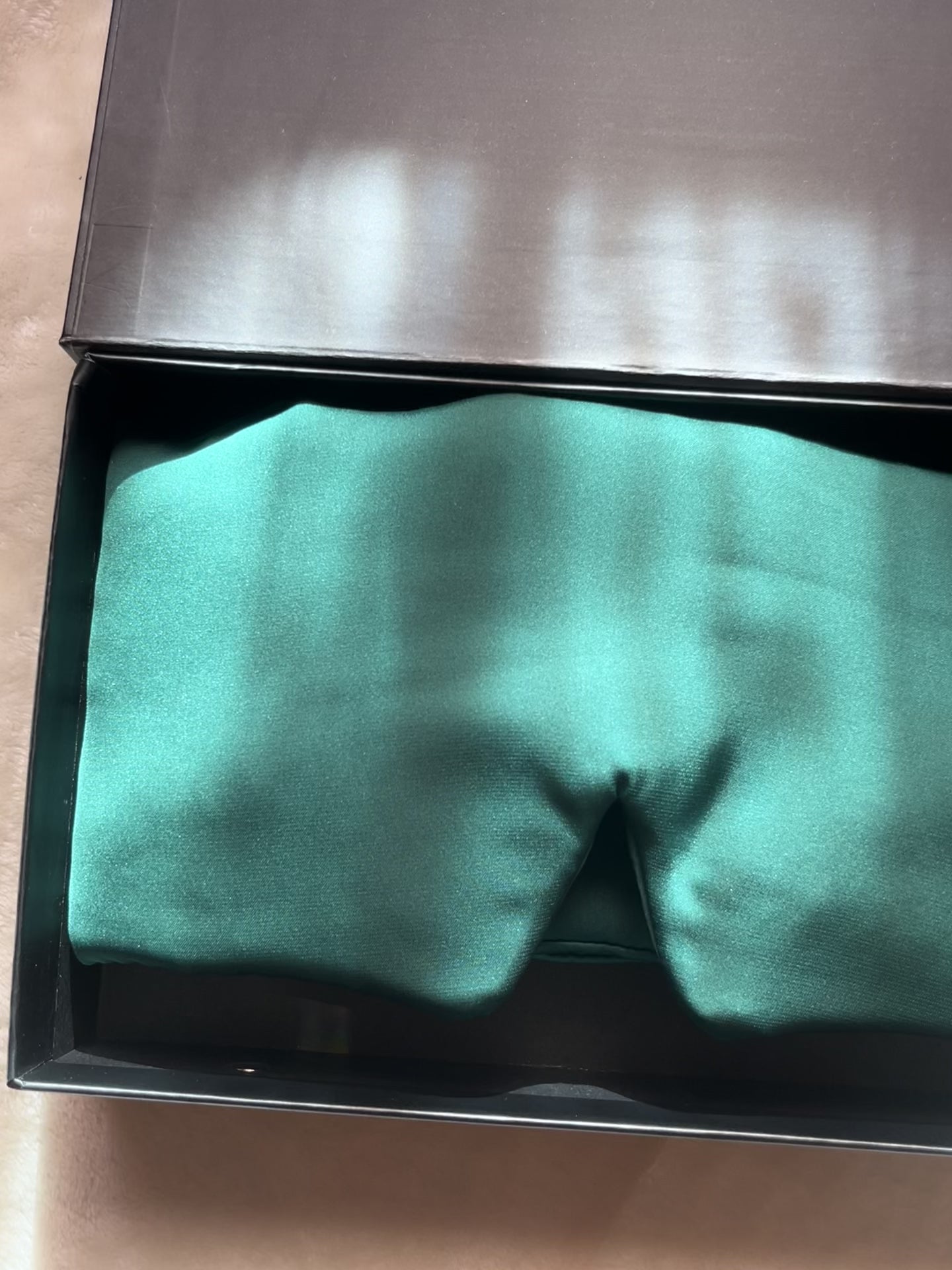 Dut İpek Zümrüt Yeşili Uyku Maskesi